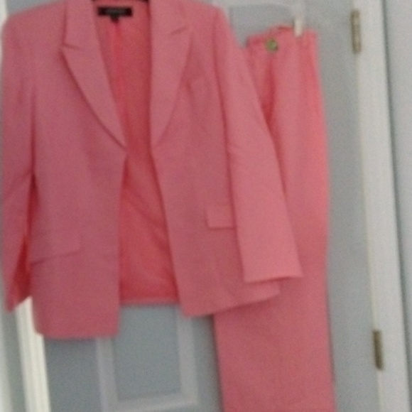 Spring suit - Picture 2 of 3